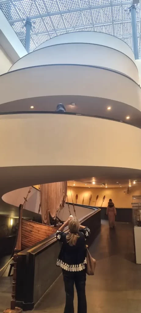 バチカン美術館入口の螺旋階段