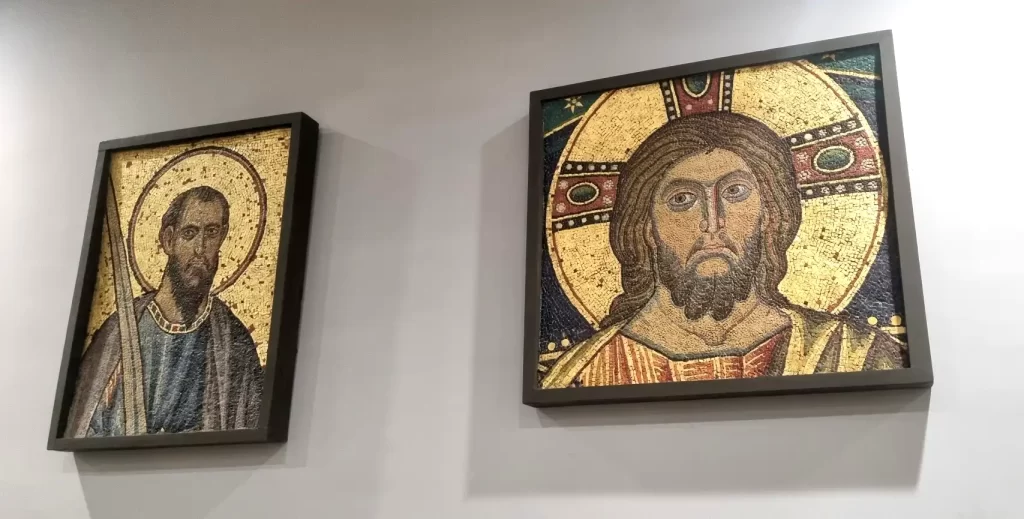 バチカン美術館入口のモザイク画