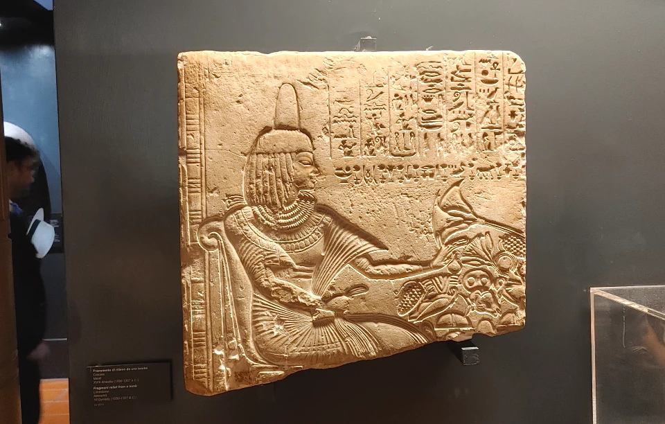 エジプトの形象文字と石板