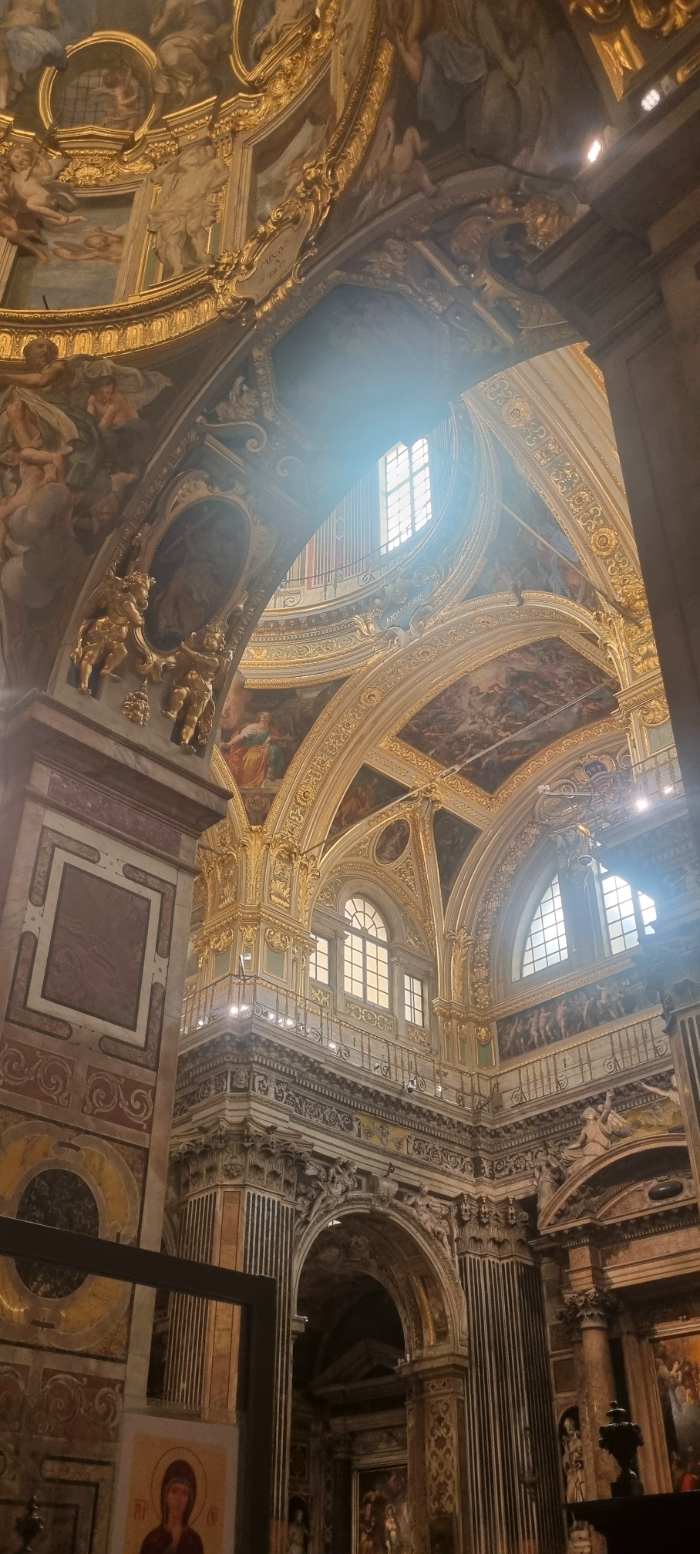 ジェズ教会（Chiesa del Gesù e dei Santi Ambrogio e Andrea）
